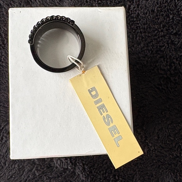 Diesel Iridescent Logo Black Chain Ring.
Steel.
Brand New, Never Worn. - Picture 6 of 13
